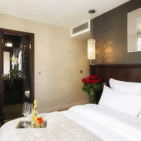B Montmartre מלון 4*