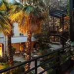 B Montmartre Otel 4*