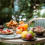 B Montmartre Otel 4*