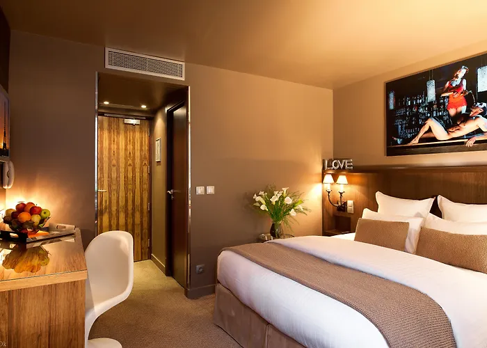 B Montmartre Hotel 4*