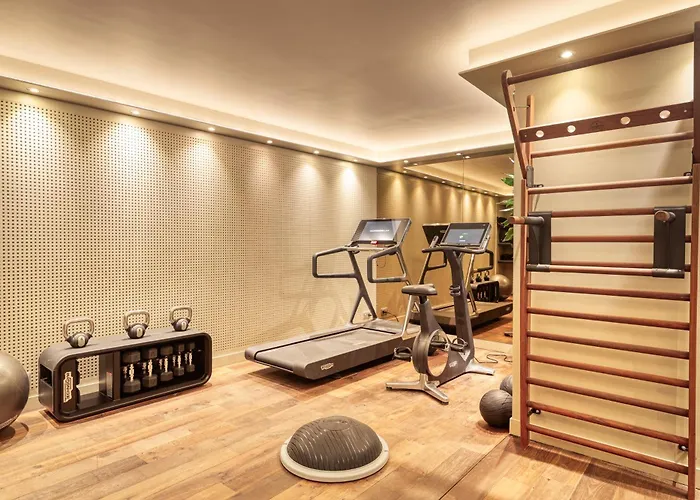 B Montmartre 4*