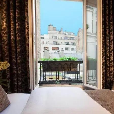 B Montmartre Hotel