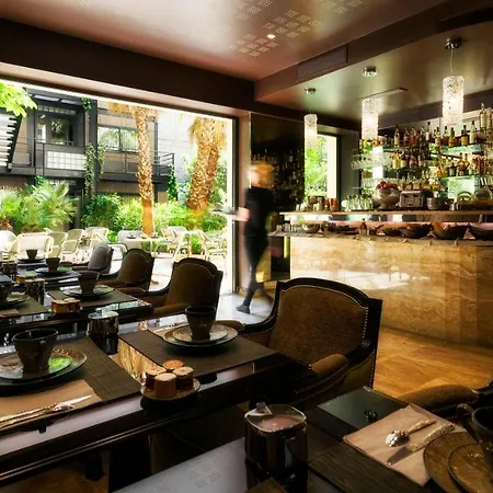 B Montmartre Hotel 4*