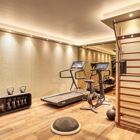 B Montmartre 4*