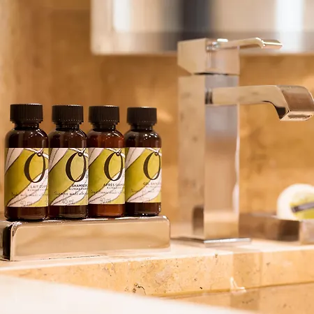 B Montmartre فندق