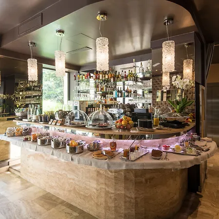 B Montmartre 4*