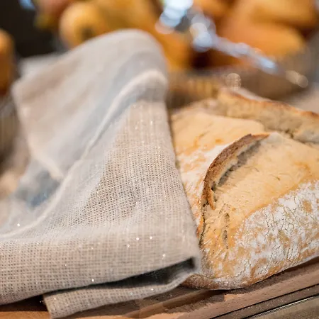 B Montmartre فندق