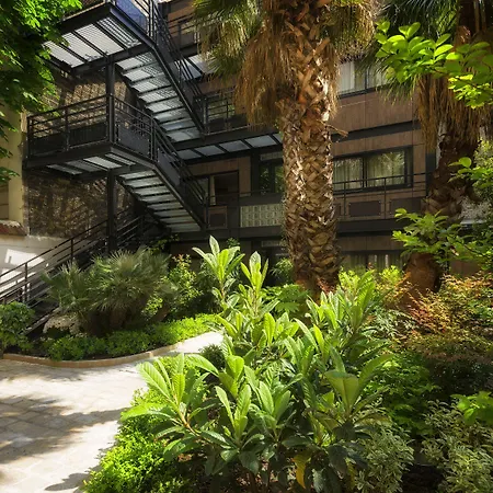 B Montmartre فندق باريس