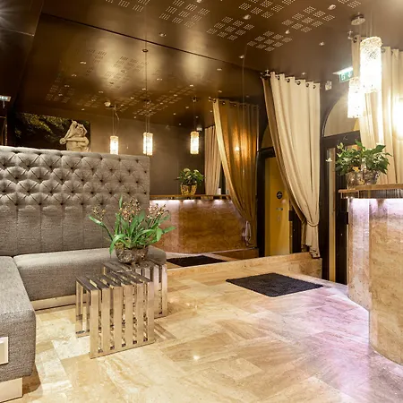 B Montmartre Otel 4*