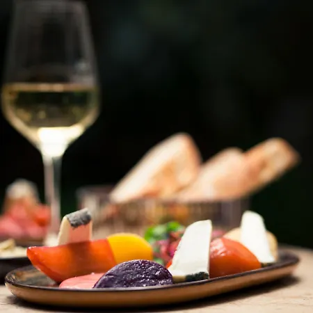 B Montmartre باريس