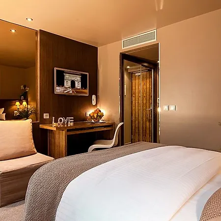 B Montmartre 4*