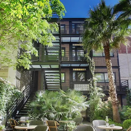 B Montmartre باريس