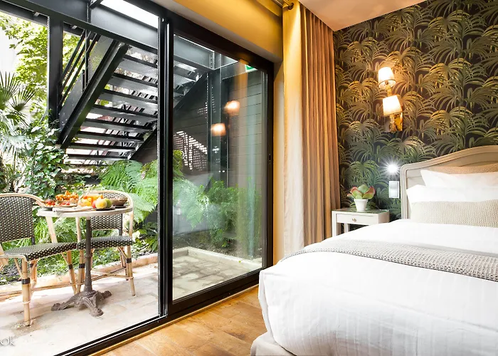 B Montmartre 4*