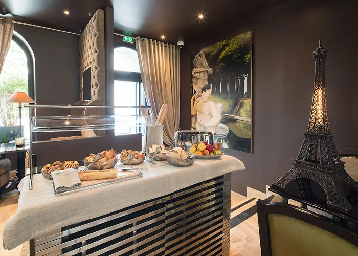 B Montmartre Hotel 4*