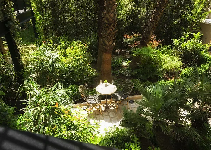 B Montmartre Hotel 4*