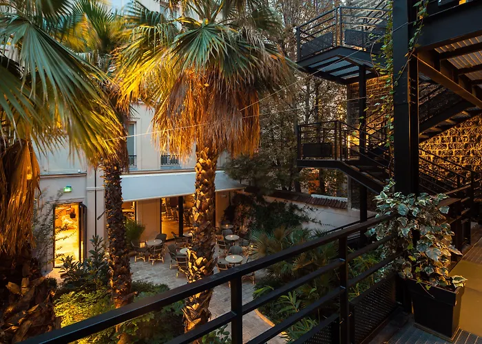 B Montmartre Hotel 4*