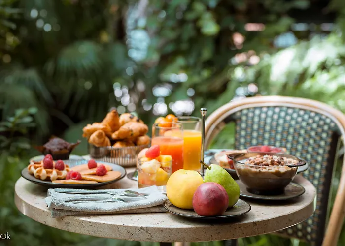 B Montmartre Hotel 4*