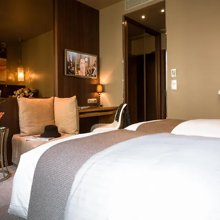 B Montmartre 4* Paříž