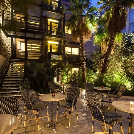 B Montmartre 4* Paříž